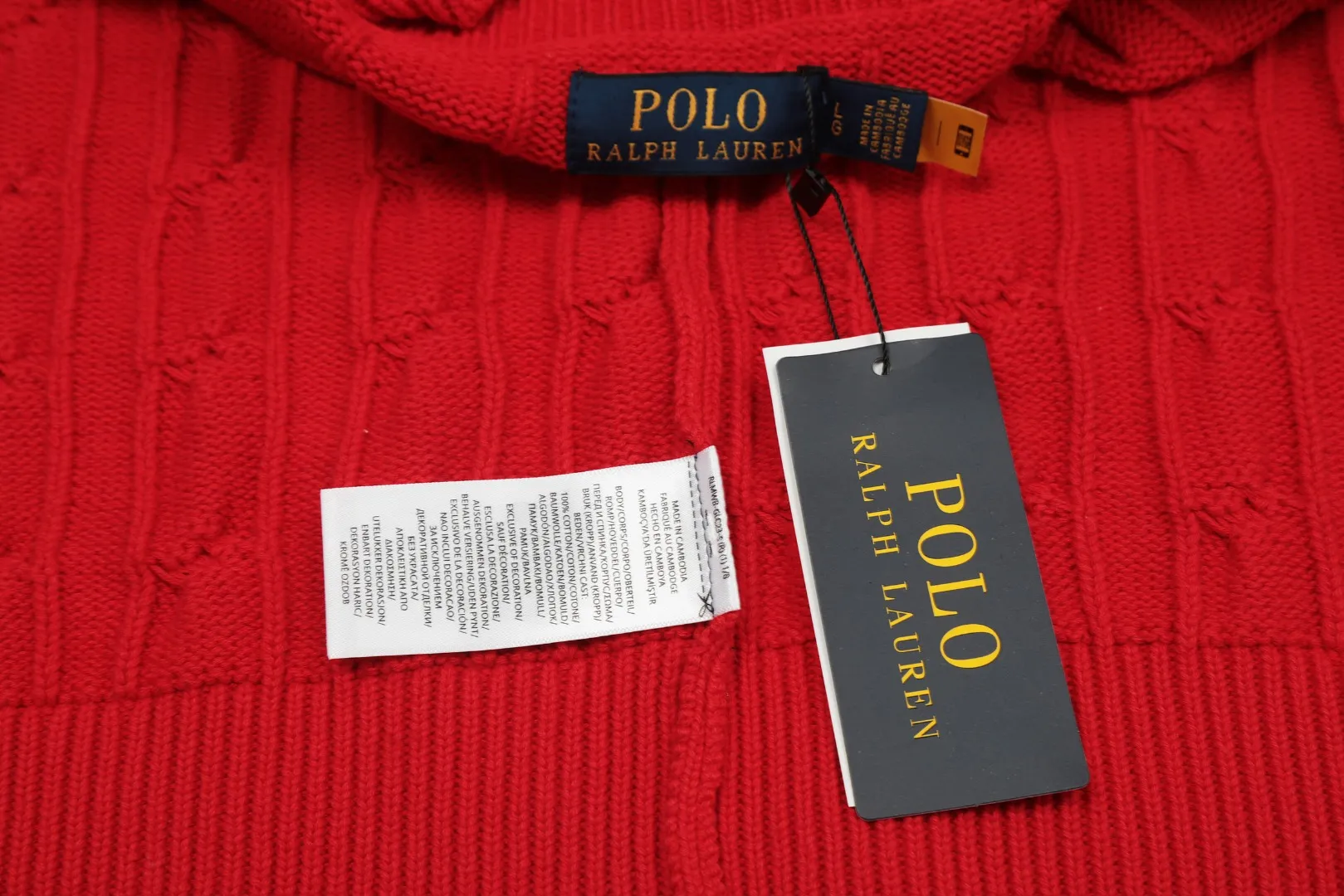 🅿️230 "Top quality" Style number: DS006# [Ralph Lauren round neck solid color pony embroidered logo twist knitted cardigan] ✅Ralph Lauren classic basic versatile knitted cardigan jacket for all seasons ✅Main supplier platform live broadcast Wholesale entity Replacement if out of stock No removal from shelves ✅ZP quality 1:1 version Scan code to enter the GF website Counter quality ✅Detailed quality The only one in Guangzhou Imported quality cotton yarn Focusing on high-end, cost-effective, and good quality. Needless to say, the version is restored to the original version. The maximum size can be worn up to 160 pounds. Loose, comfortable and stress-free. ✅The upper body is simple and easy to match. A must-have for goddess ootd. Good-looking clothes are never picky. A must-have in the goddess’ wardrobe. Size: S-XL. Color: Black, navy, off-white, gray, light blue, light pink, colorful blue, khaki, bright yellow, purple, Chinese red, turquoise green.